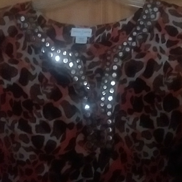 Top - Picture 2 of 2